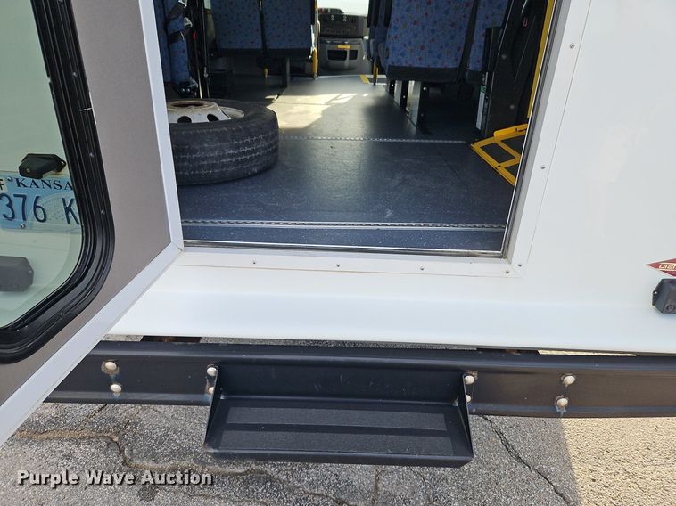 image for item DP2447 2017 Ford Econoline E450  shuttle bus