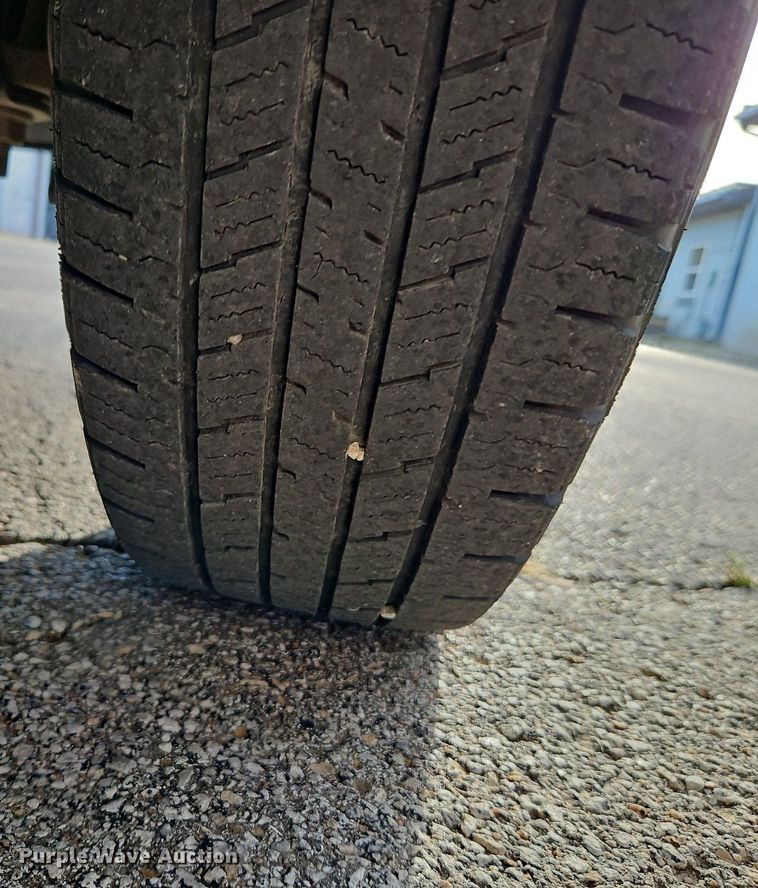 image for item DP2447 2017 Ford Econoline E450  shuttle bus