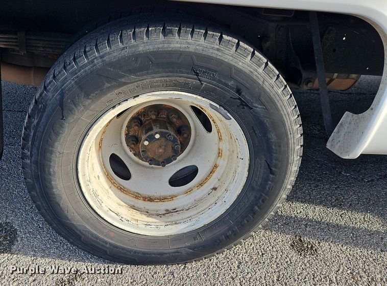 image for item DP2447 2017 Ford Econoline E450  shuttle bus