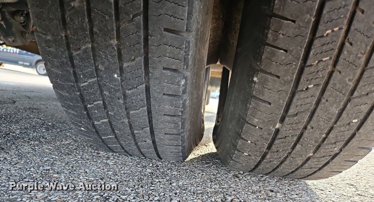 image for item DP2447 2017 Ford Econoline E450  shuttle bus