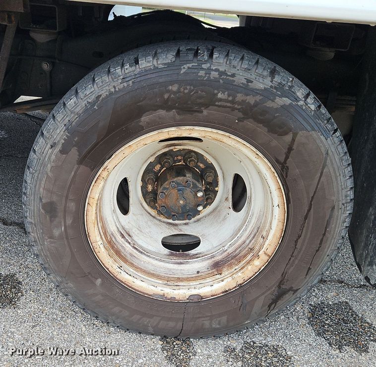 image for item DP2447 2017 Ford Econoline E450  shuttle bus