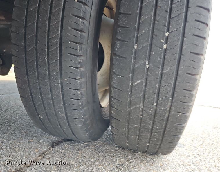 image for item DP2447 2017 Ford Econoline E450  shuttle bus