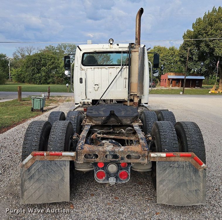 image for item DP2449 2006 Freightliner Business Class M2  semi truck