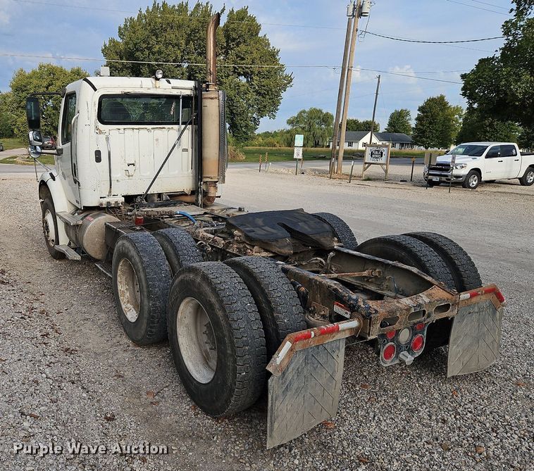 image for item DP2449 2006 Freightliner Business Class M2  semi truck