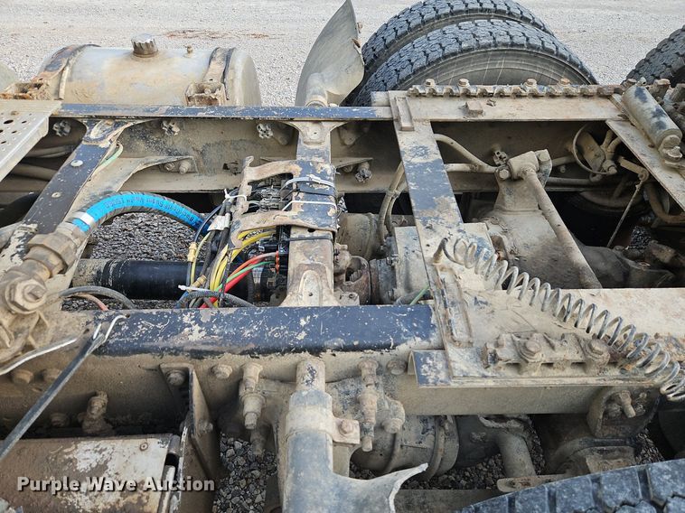 image for item DP2449 2006 Freightliner Business Class M2  semi truck