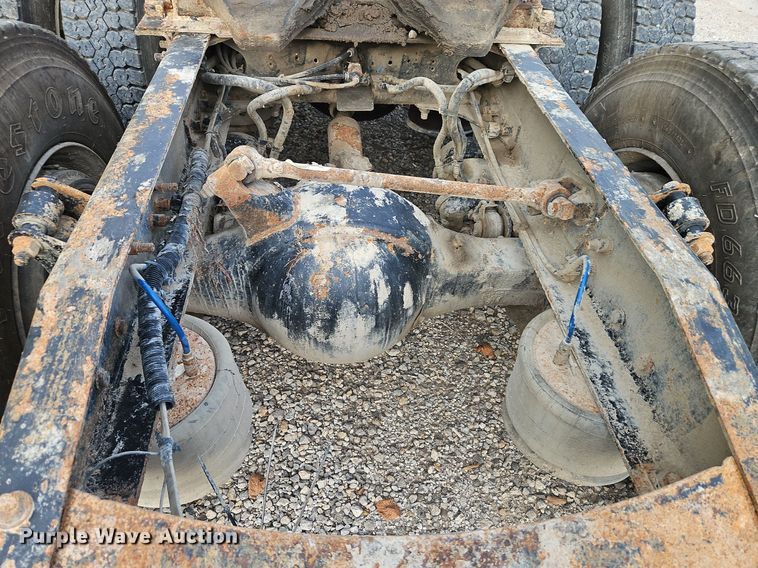 image for item DP2449 2006 Freightliner Business Class M2  semi truck