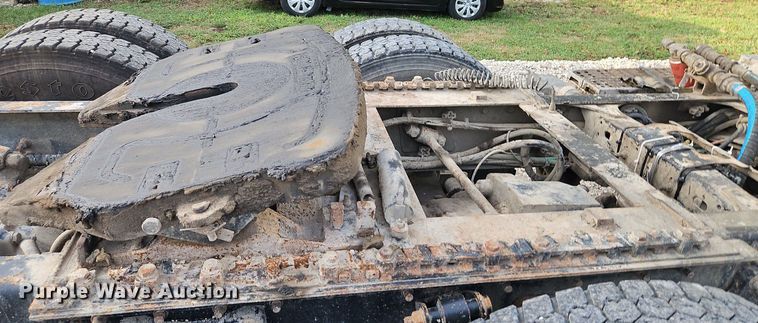 image for item DP2449 2006 Freightliner Business Class M2  semi truck