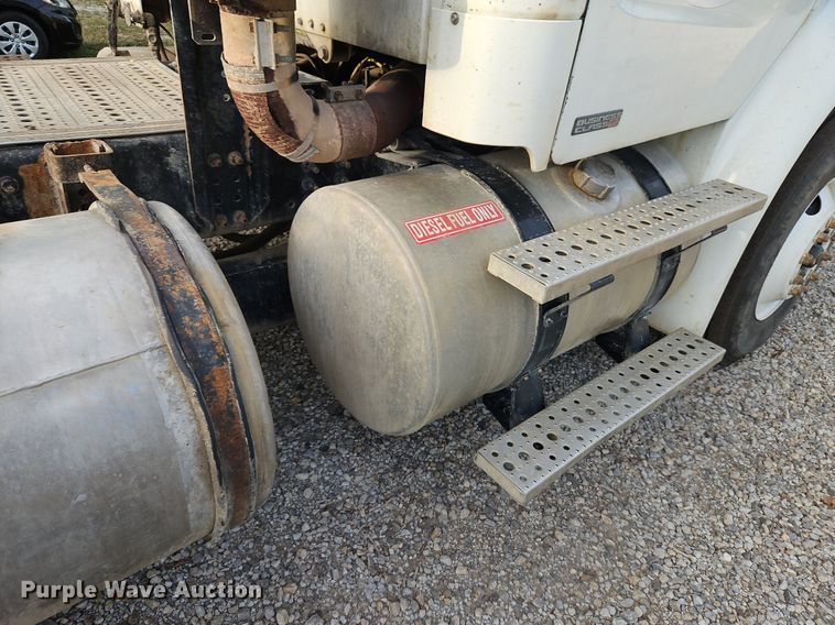 image for item DP2449 2006 Freightliner Business Class M2  semi truck