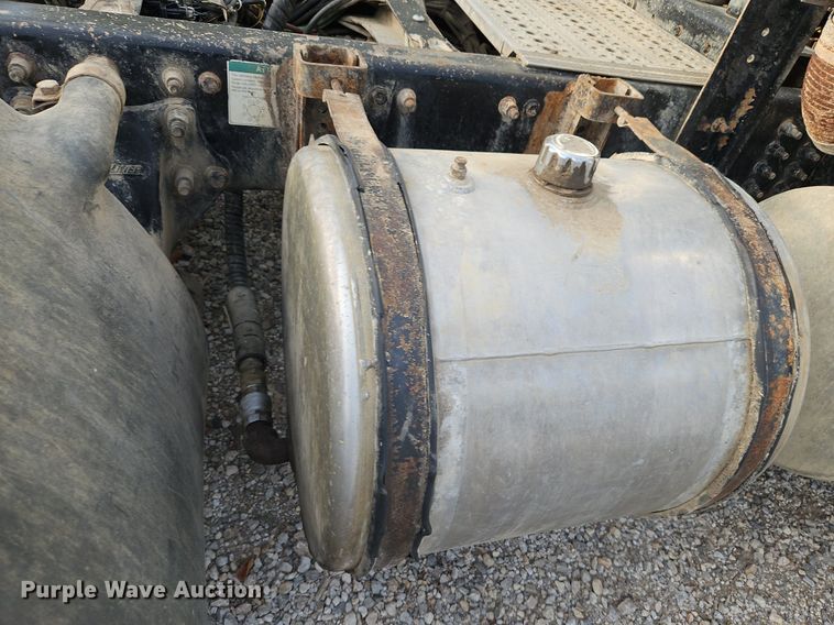 image for item DP2449 2006 Freightliner Business Class M2  semi truck