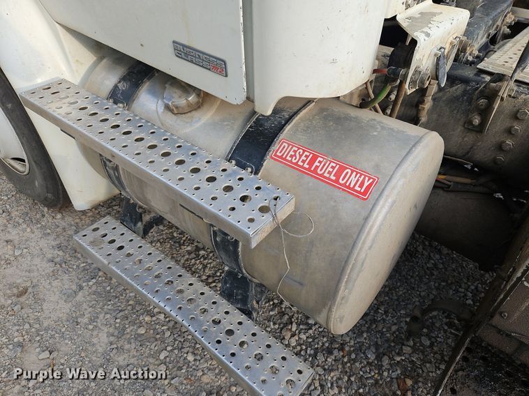 image for item DP2449 2006 Freightliner Business Class M2  semi truck