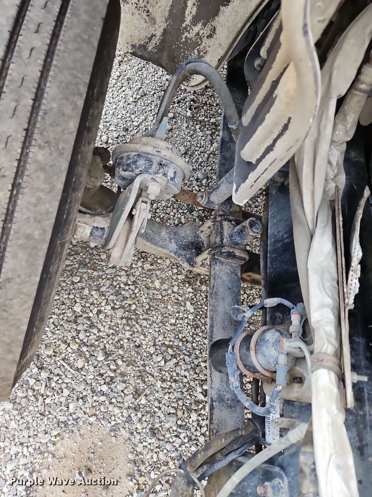 image for item DP2449 2006 Freightliner Business Class M2  semi truck