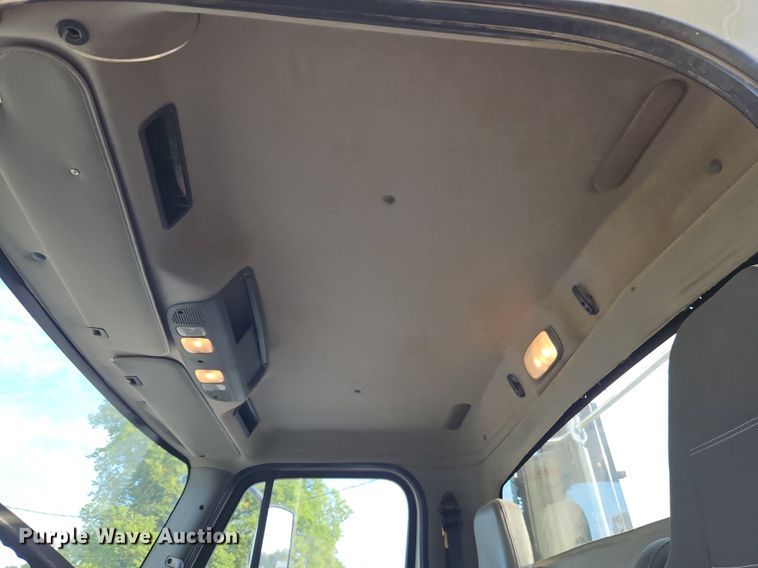 image for item DP2449 2006 Freightliner Business Class M2  semi truck