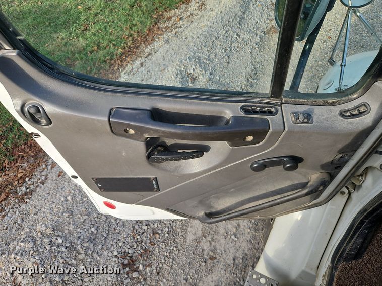 image for item DP2449 2006 Freightliner Business Class M2  semi truck