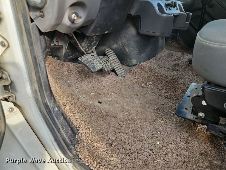 image for item DP2449 2006 Freightliner Business Class M2  semi truck