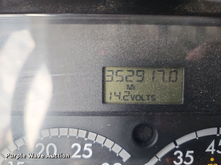 image for item DP2449 2006 Freightliner Business Class M2  semi truck