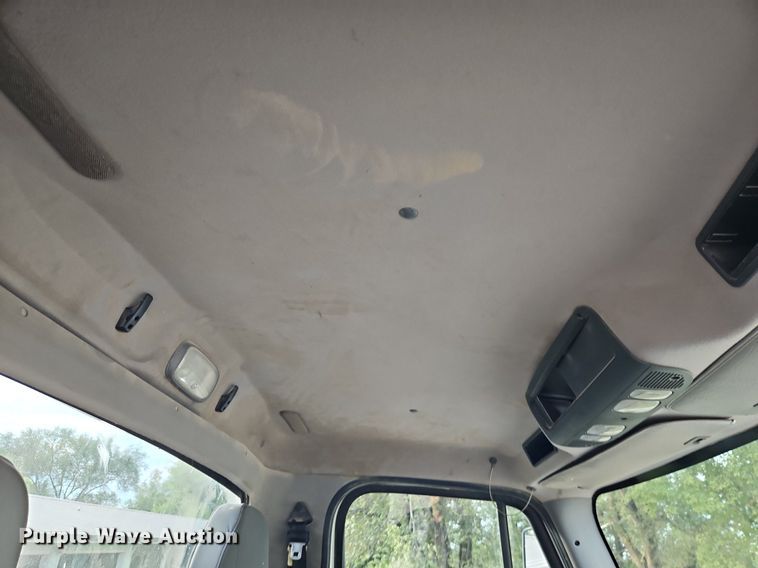 image for item DP2449 2006 Freightliner Business Class M2  semi truck