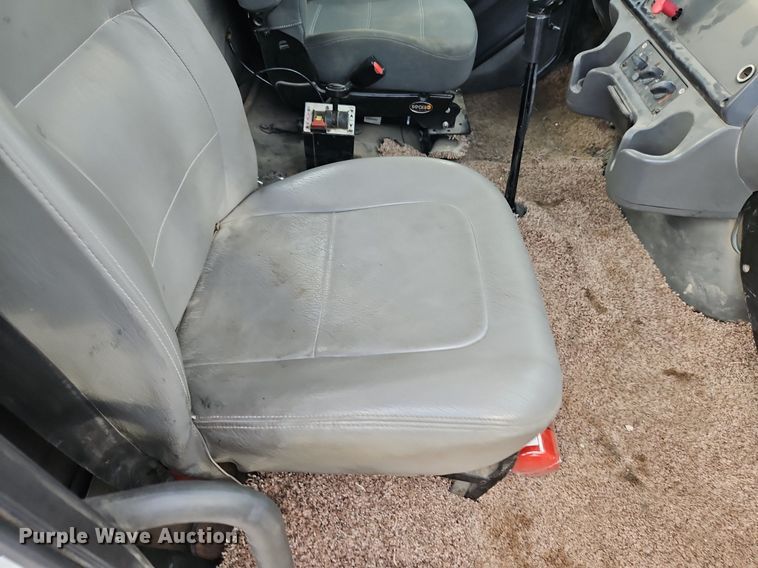 image for item DP2449 2006 Freightliner Business Class M2  semi truck