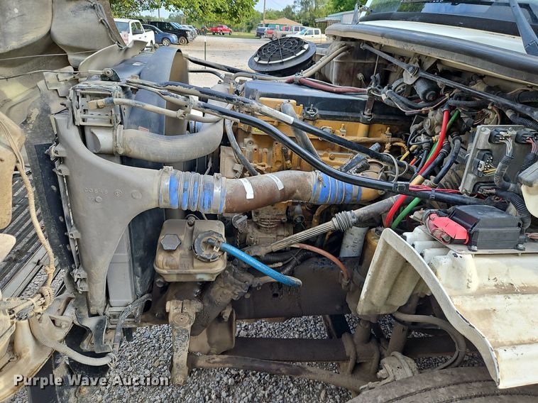 image for item DP2449 2006 Freightliner Business Class M2  semi truck