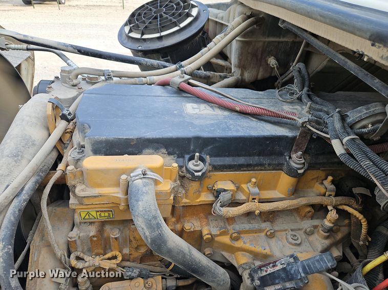 image for item DP2449 2006 Freightliner Business Class M2  semi truck