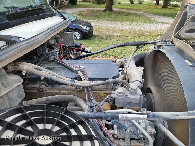 image for item DP2449 2006 Freightliner Business Class M2  semi truck