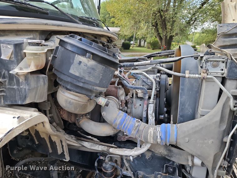 image for item DP2449 2006 Freightliner Business Class M2  semi truck