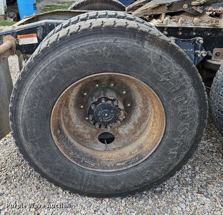 image for item DP2449 2006 Freightliner Business Class M2  semi truck