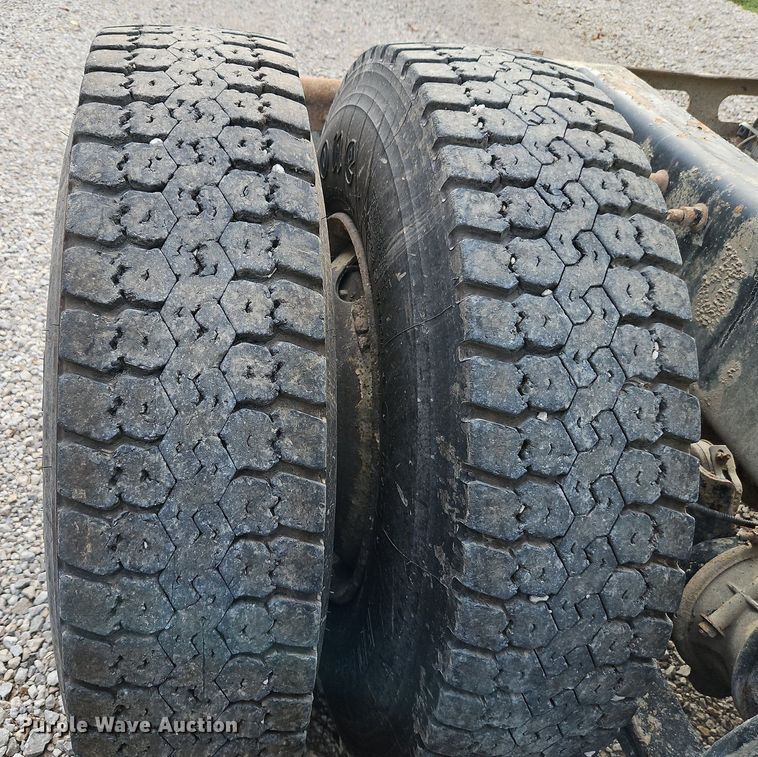 image for item DP2449 2006 Freightliner Business Class M2  semi truck