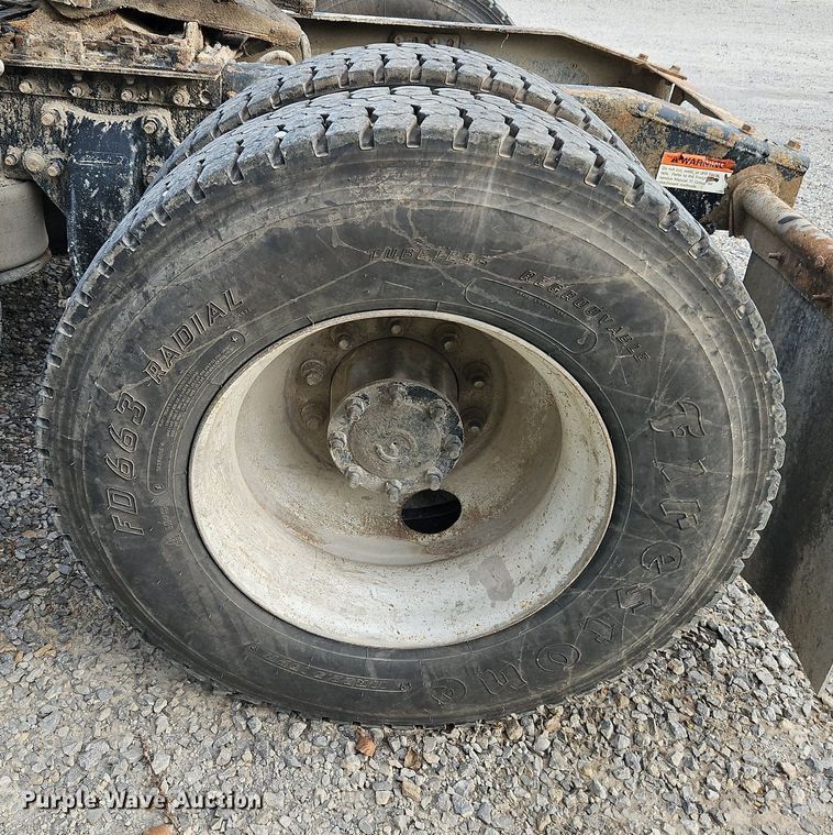 image for item DP2449 2006 Freightliner Business Class M2  semi truck