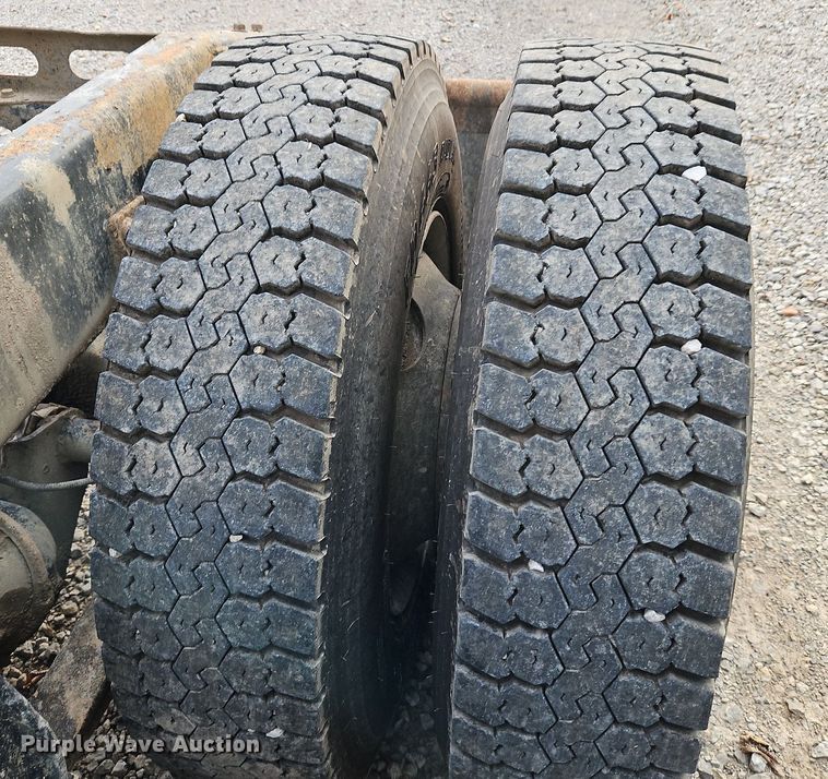 image for item DP2449 2006 Freightliner Business Class M2  semi truck