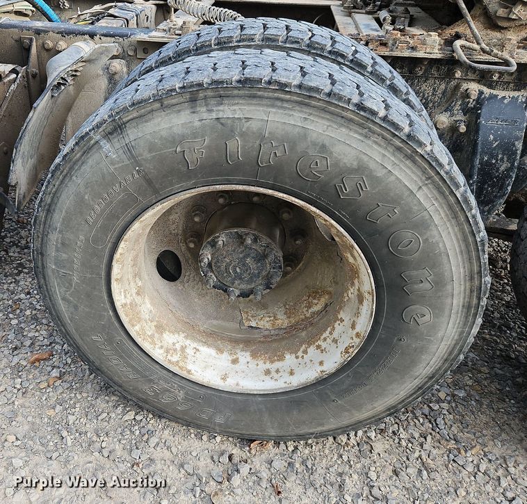 image for item DP2449 2006 Freightliner Business Class M2  semi truck