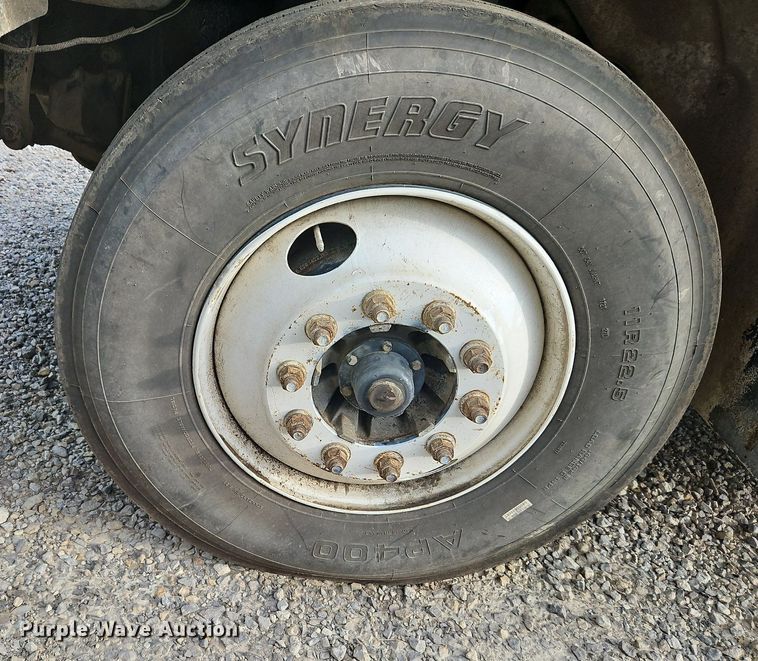 image for item DP2449 2006 Freightliner Business Class M2  semi truck