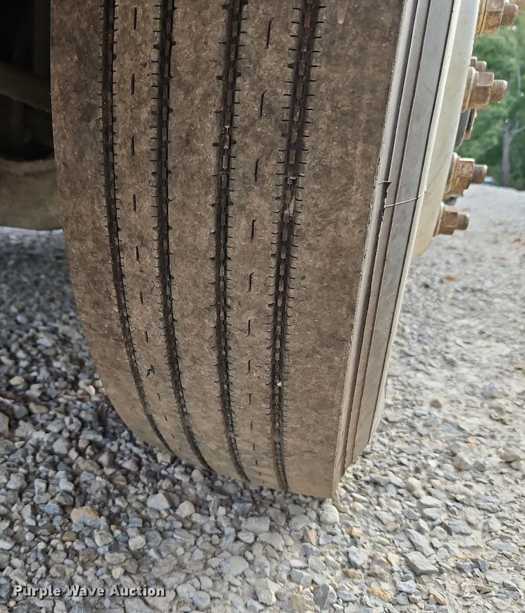 image for item DP2449 2006 Freightliner Business Class M2  semi truck