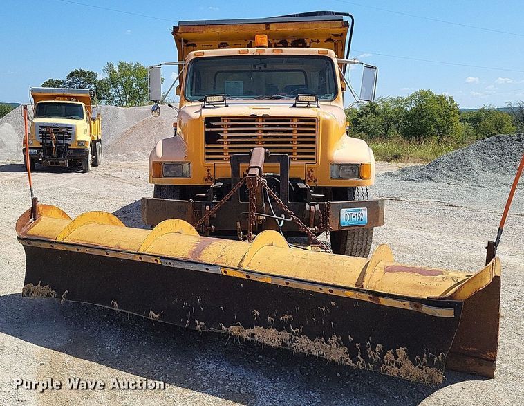 image for item DP5260 1998 International 4900  dump truck