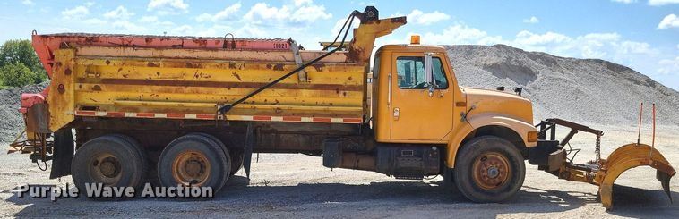 image for item DP5260 1998 International 4900  dump truck