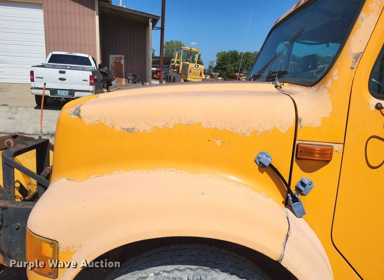 image for item DP5260 1998 International 4900  dump truck