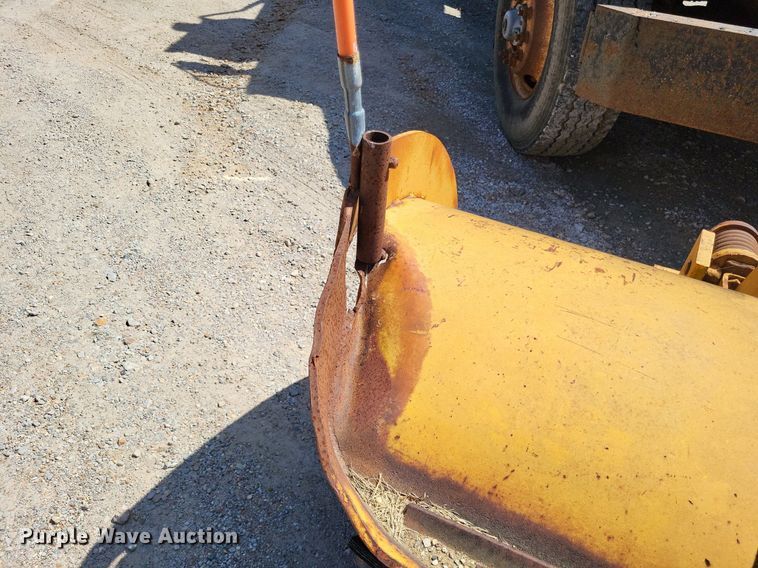 image for item DP5260 1998 International 4900  dump truck