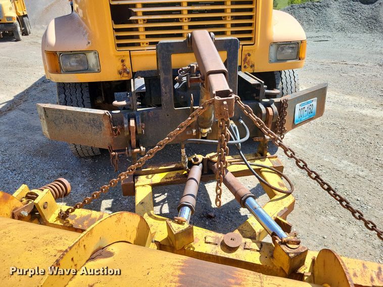 image for item DP5260 1998 International 4900  dump truck