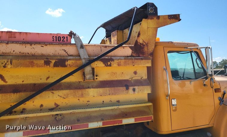 image for item DP5260 1998 International 4900  dump truck