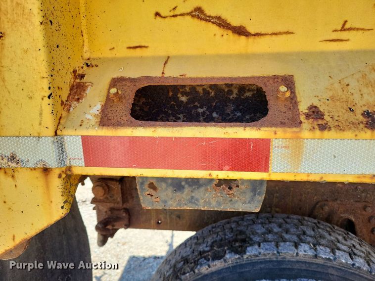 image for item DP5260 1998 International 4900  dump truck