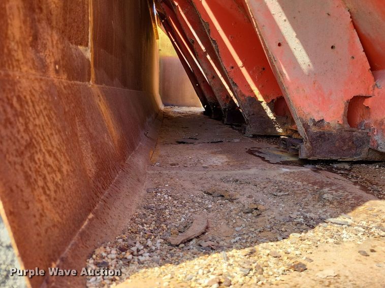 image for item DP5260 1998 International 4900  dump truck