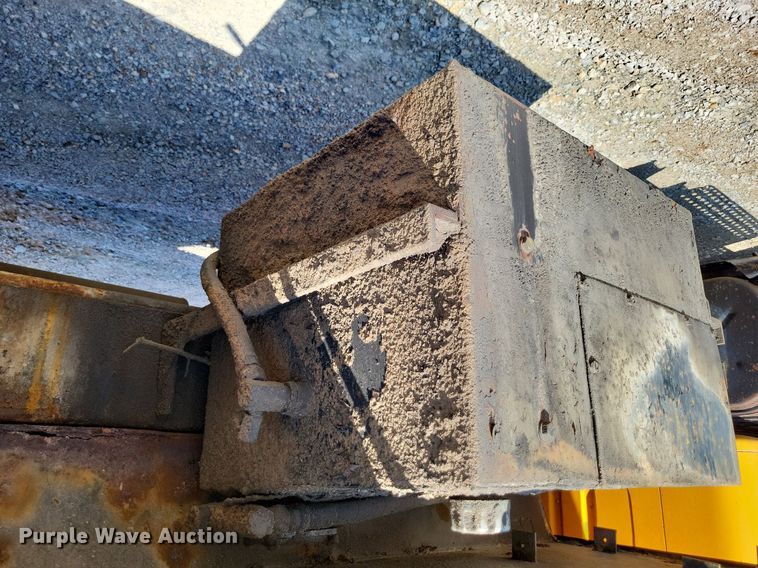 image for item DP5260 1998 International 4900  dump truck