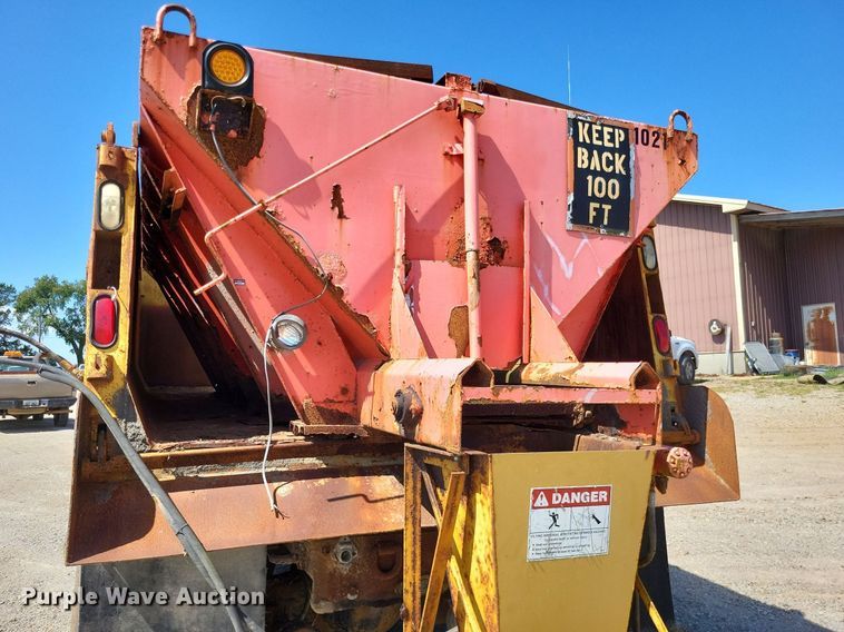 image for item DP5260 1998 International 4900  dump truck