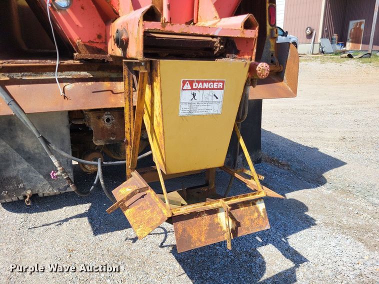 image for item DP5260 1998 International 4900  dump truck