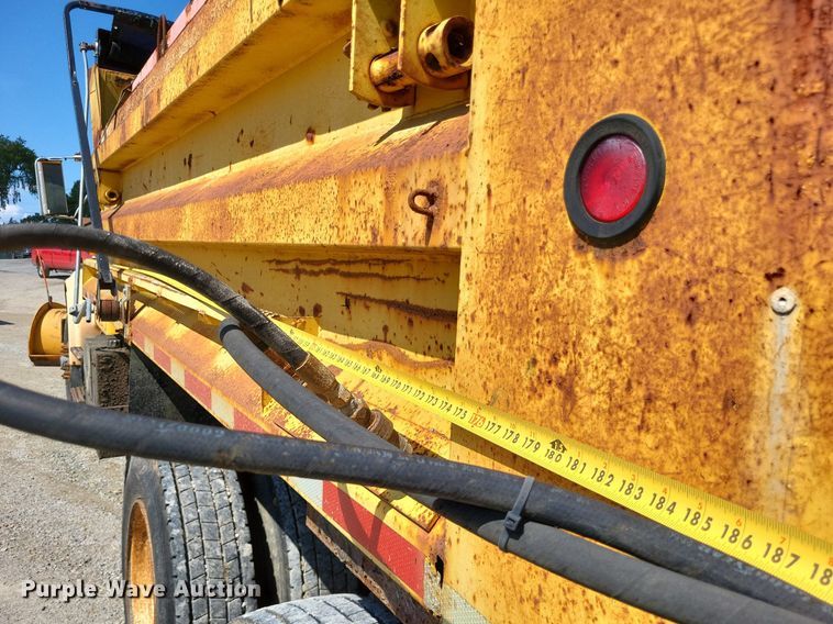 image for item DP5260 1998 International 4900  dump truck