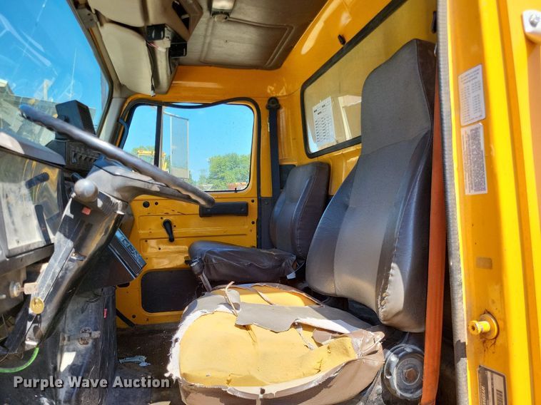 image for item DP5260 1998 International 4900  dump truck
