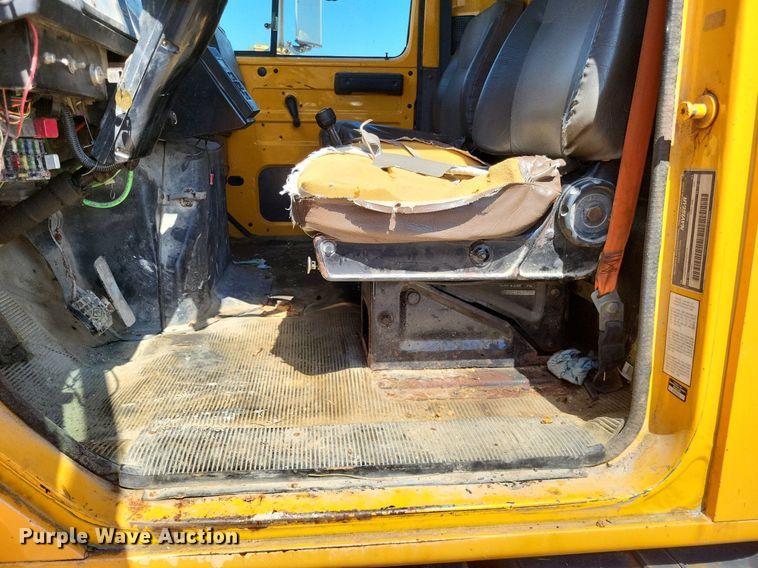 image for item DP5260 1998 International 4900  dump truck