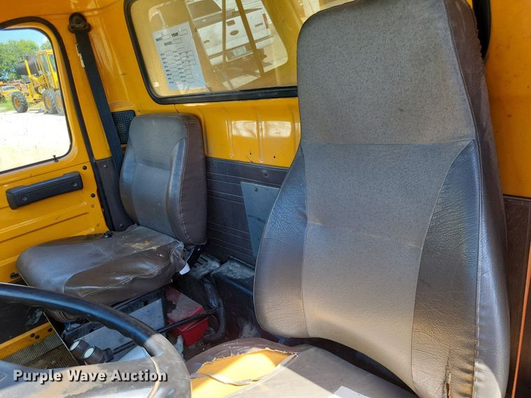 image for item DP5260 1998 International 4900  dump truck