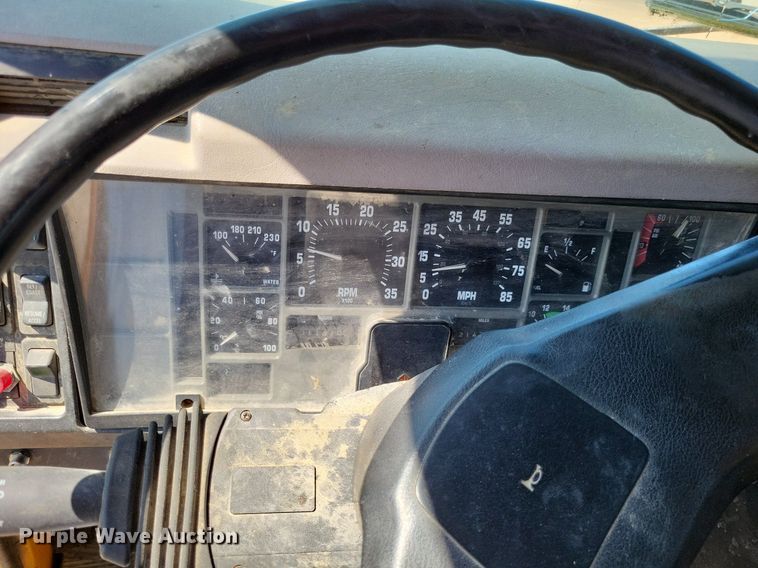 image for item DP5260 1998 International 4900  dump truck