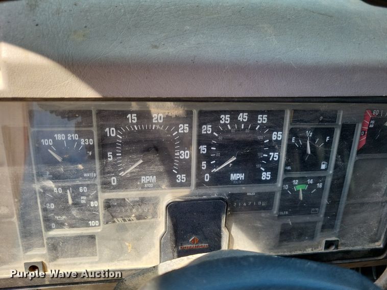 image for item DP5260 1998 International 4900  dump truck