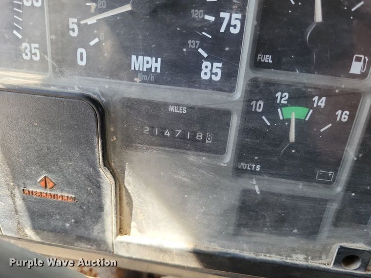 image for item DP5260 1998 International 4900  dump truck